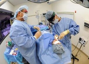 Operácia na korekciu nosovej priehradky na izraelskej klinike