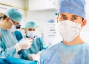 Plastický chirurg z Izraela, ktorý plánuje a vykonáva rinoplastiku